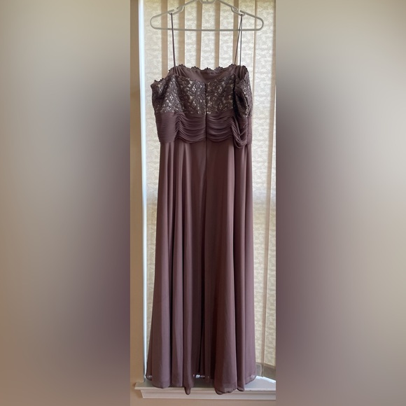 Cachet two-piece women’s gown, lace jacket women’s size 14. Gently used. - Picture 6 of 11